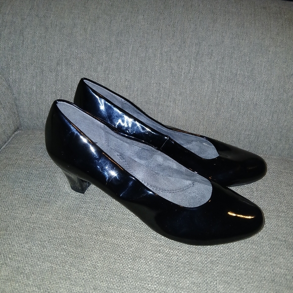 AEROSOLES Shoes - Elegant Black Aerosoles Women's Heels. Size 8.5